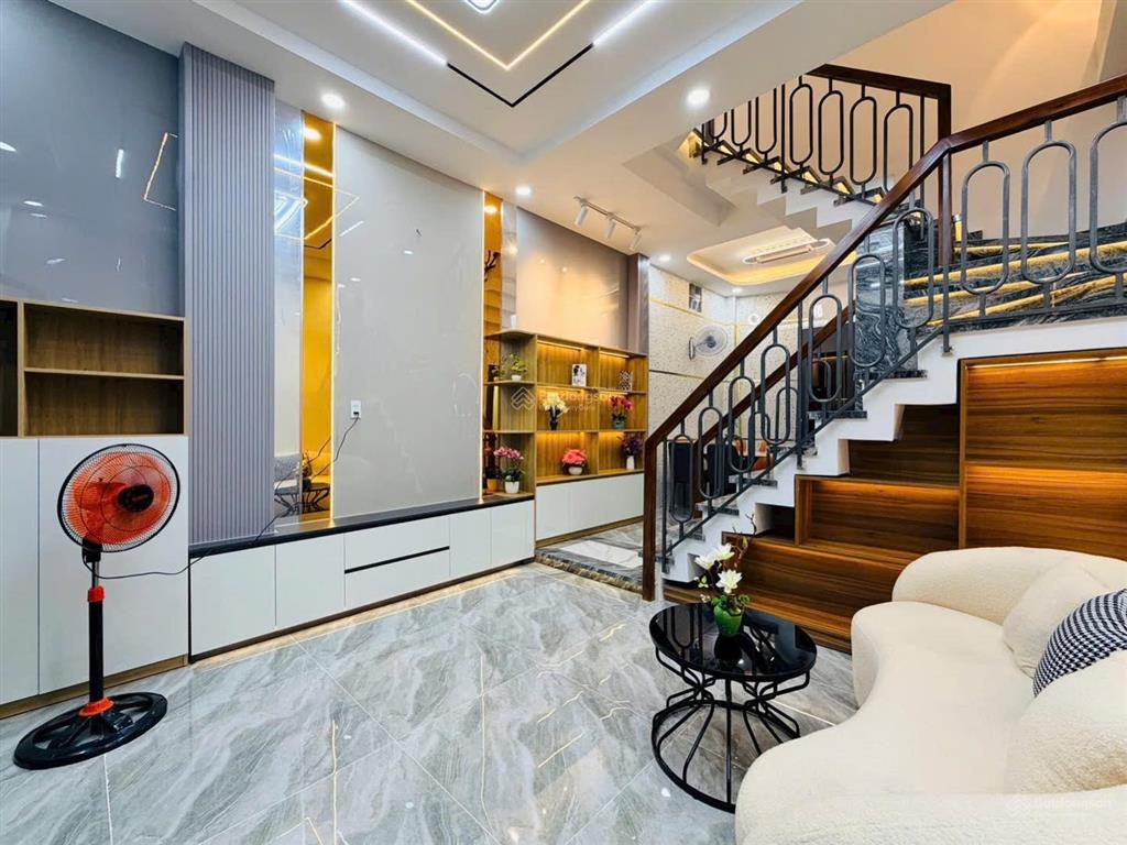 Chị như đang kẹt tiền bán nhà đường nguyễn đình chiểu phường 3 quận 3 giá tốt 2 tỷ 350tr 65m2