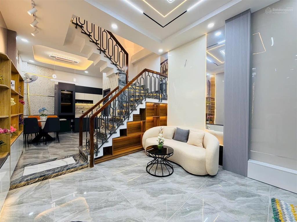 Chị như đang kẹt tiền bán nhà đường nguyễn đình chiểu phường 3 quận 3 giá tốt 2 tỷ 350tr 65m2