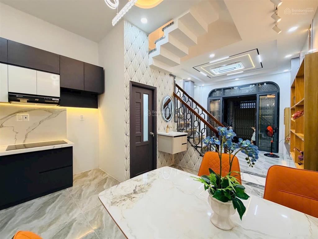 Chị như đang kẹt tiền bán nhà đường nguyễn đình chiểu phường 3 quận 3 giá tốt 2 tỷ 350tr 65m2