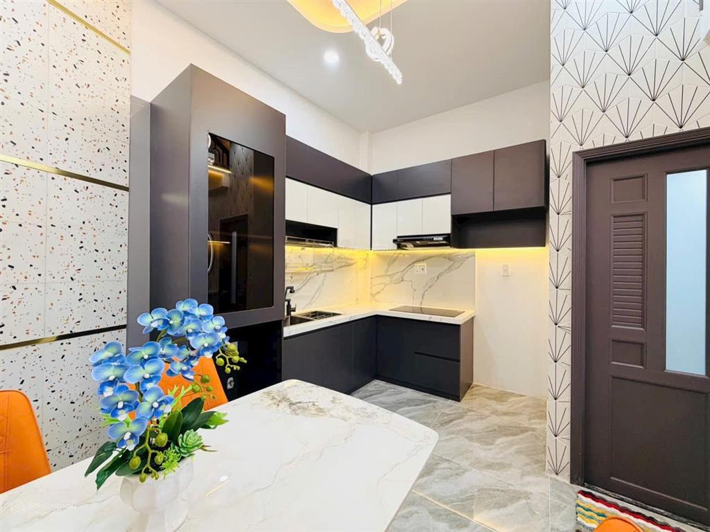 Chị như đang kẹt tiền bán nhà đường nguyễn đình chiểu phường 3 quận 3 giá tốt 2 tỷ 350tr 65m2