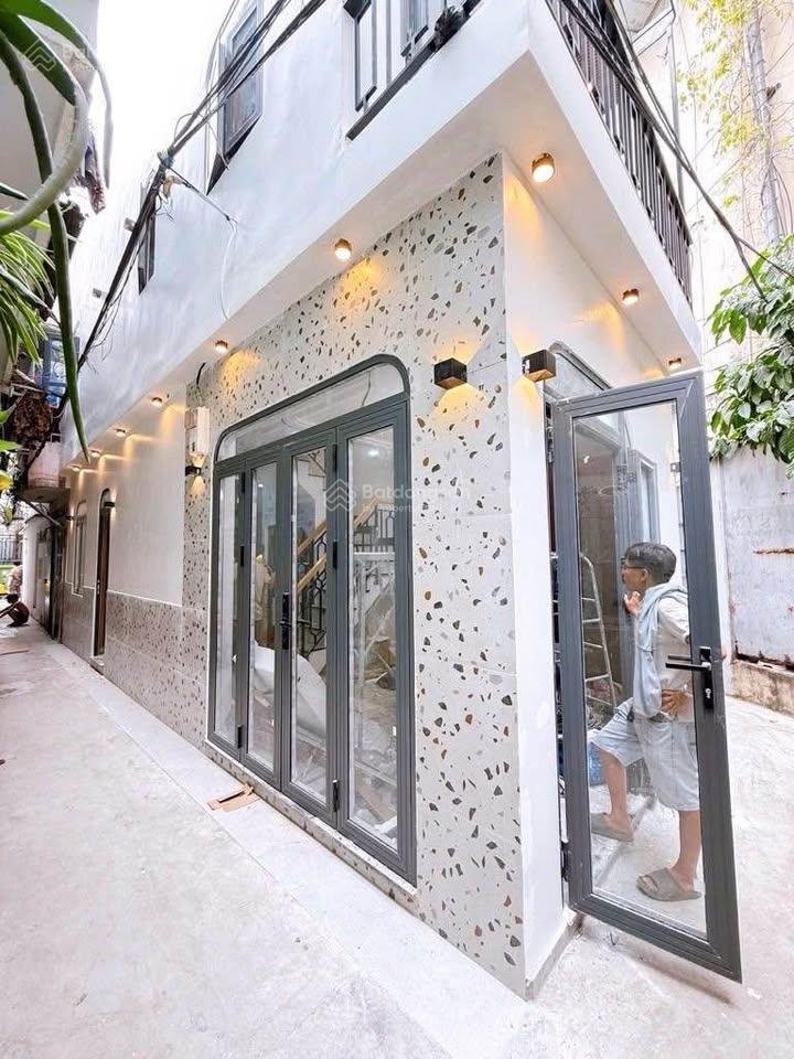 Cô chú bán nhà đường xóm chiếu phường 15 quận 4 giá 1 tỷ 950tr/60m2.