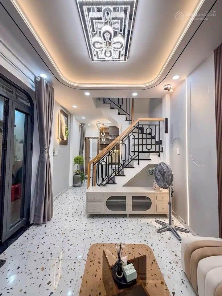 Cô chú bán nhà đường xóm chiếu phường 15 quận 4 giá 1 tỷ 950tr/60m2.