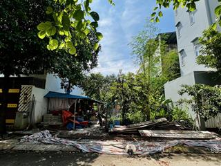 Rẻ nhất unbd tml! bán lô đất đẹp  10x20m  hầm 4 tầng  đối diện công viên  giá 105tr/m2