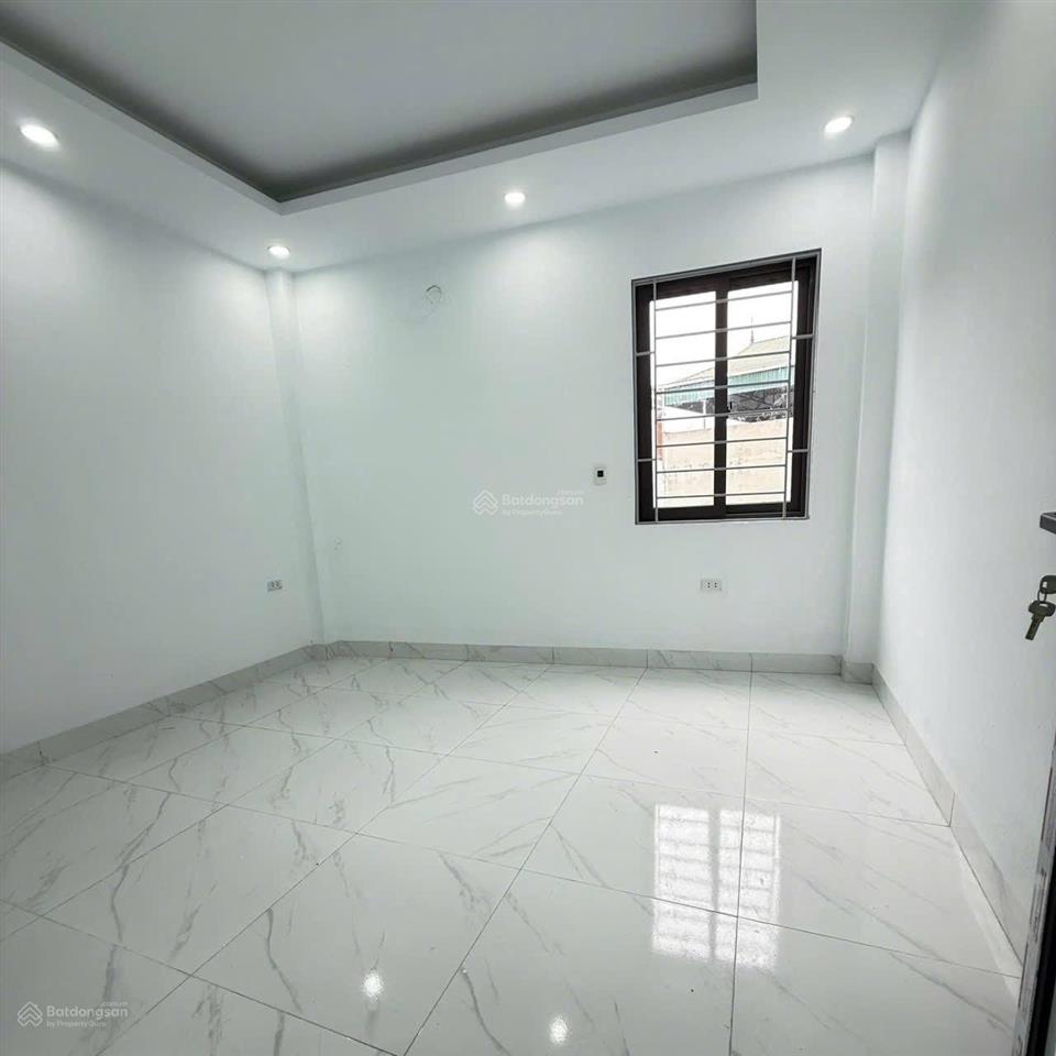 Nhà 4 tầng thượng đìnhnhị khê. dt44m nở hậu giá 5,15tỷ. nhà gần đường ô tô 300m ra đường ql1a.