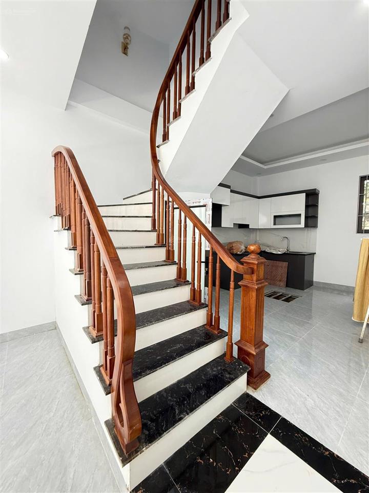 Nhà 4 tầng thượng đìnhnhị khê. dt44m nở hậu giá 5,15tỷ. nhà gần đường ô tô 300m ra đường ql1a.