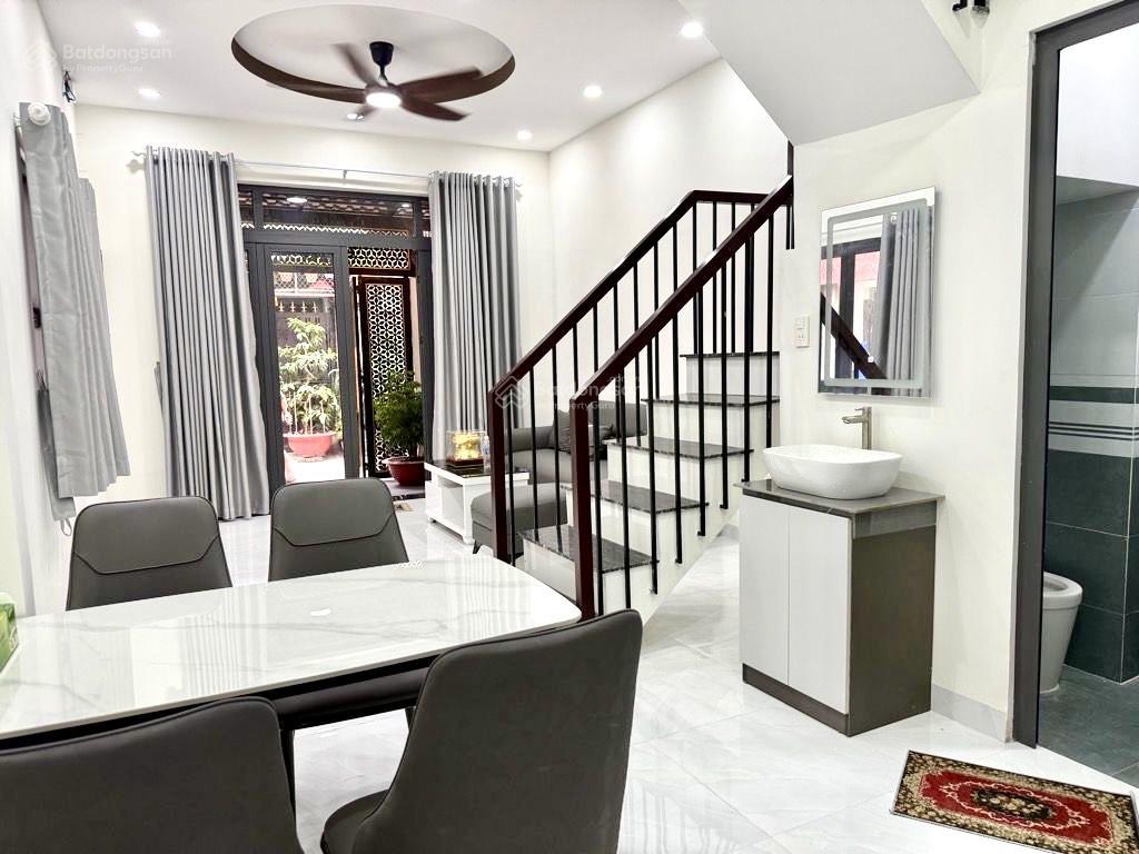 Hẻm xe hơi thông  nhà mới đón tết  2 tầng  56m2  3pn  ban công thoáng mát  chế lan viên