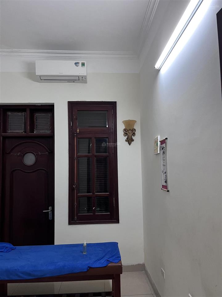 Phòng cho thuê, có nhà tắm và vệ sinh riêng, điện nước đầy đủ, cách đại học công nghiệp nhổn 2km.