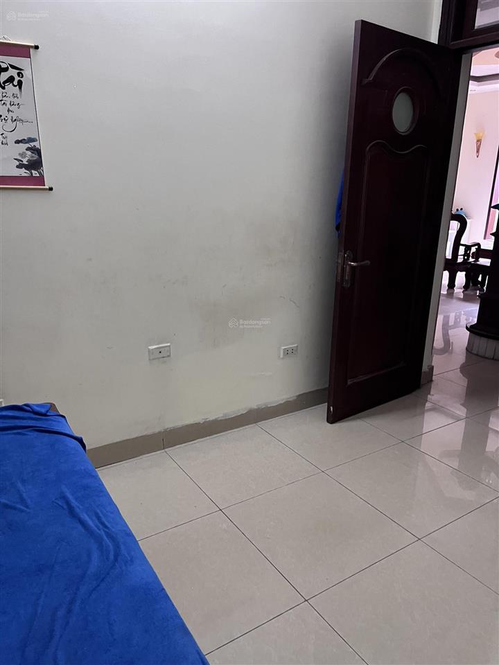 Phòng cho thuê, có nhà tắm và vệ sinh riêng, điện nước đầy đủ, cách đại học công nghiệp nhổn 2km.