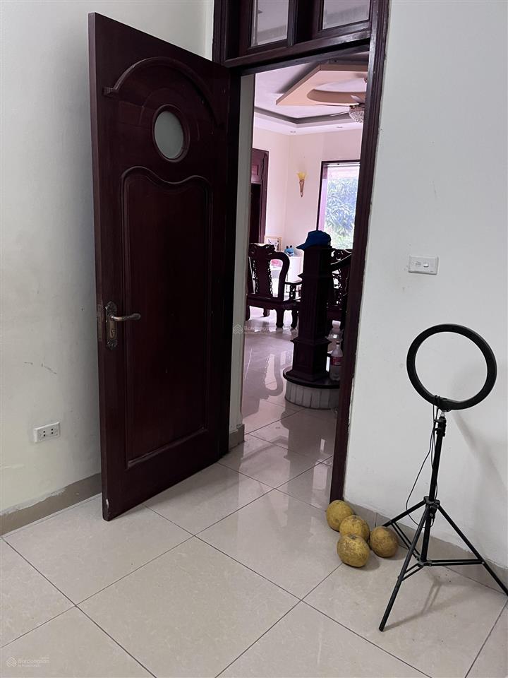 Phòng cho thuê, có nhà tắm và vệ sinh riêng, điện nước đầy đủ, cách đại học công nghiệp nhổn 2km.