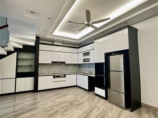 Nhà mới việt hưng 5 tầng full nội thất giá chỉ 6.7 tỷ, vài bước ra ngõ oto