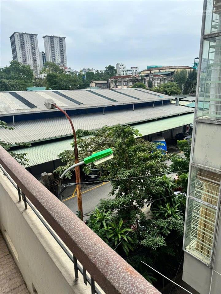 Chính chủ cho thuê tầng 2 nhà riêng ngõ 105 láng hạ, 6 triệu, 50m2 làm văn phòng, bán hàng online