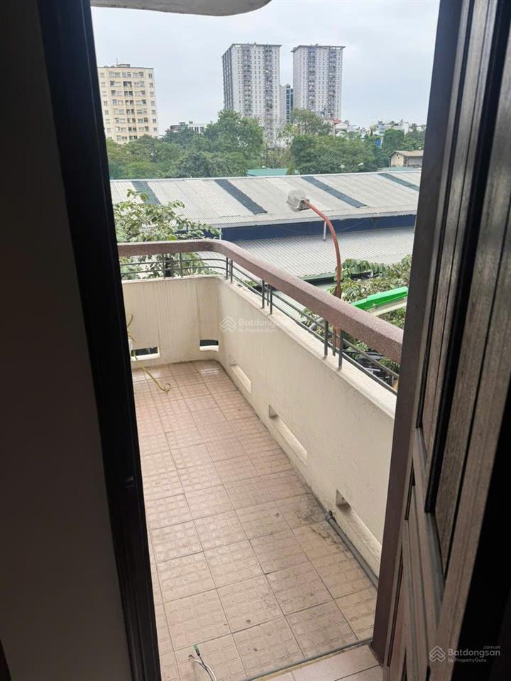 Chính chủ cho thuê tầng 2 nhà riêng ngõ 105 láng hạ, 6 triệu, 50m2 làm văn phòng, bán hàng online