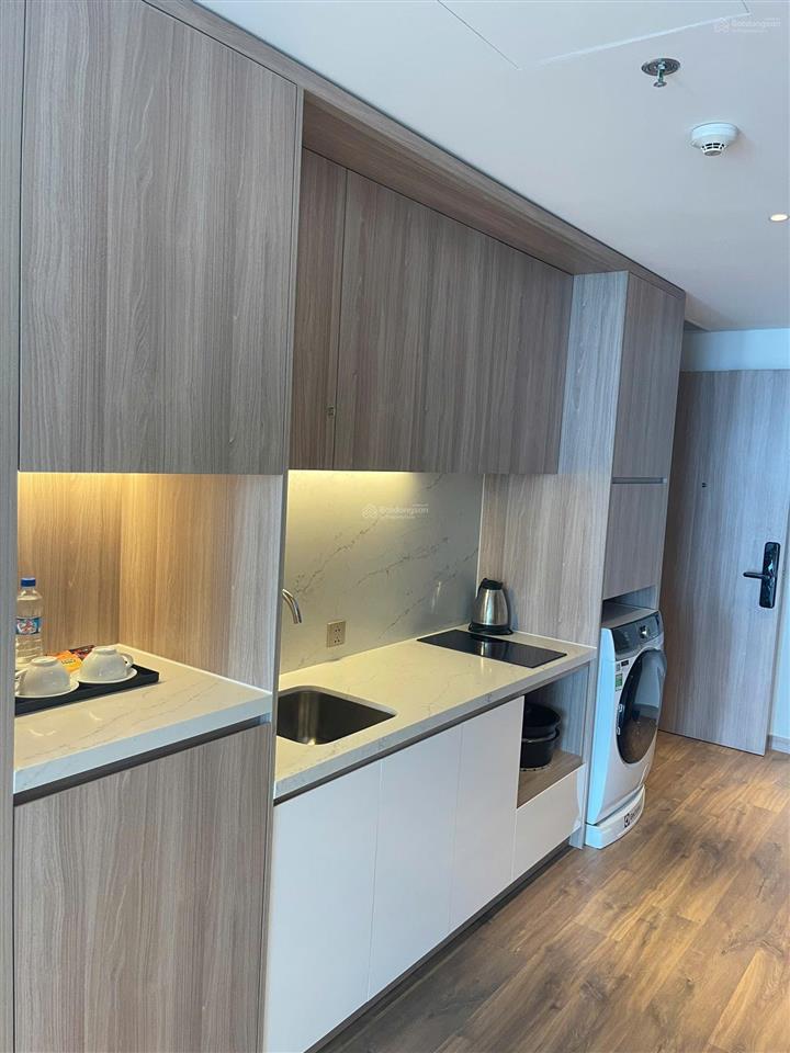 Sống giữa khu nghỉ dưỡng 5 sao, trung tâm bãi cháy. a la carte hạ long  trục b02 căn hộ sát biển