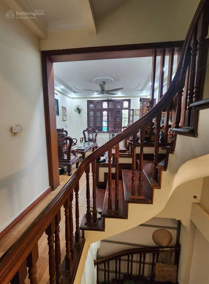 Chuyển nhượng nhà tại q. đống đa . có vỉa hè . dt50m2 . mt4.3m . xây 5 tầng . giá chào 23 tỷ