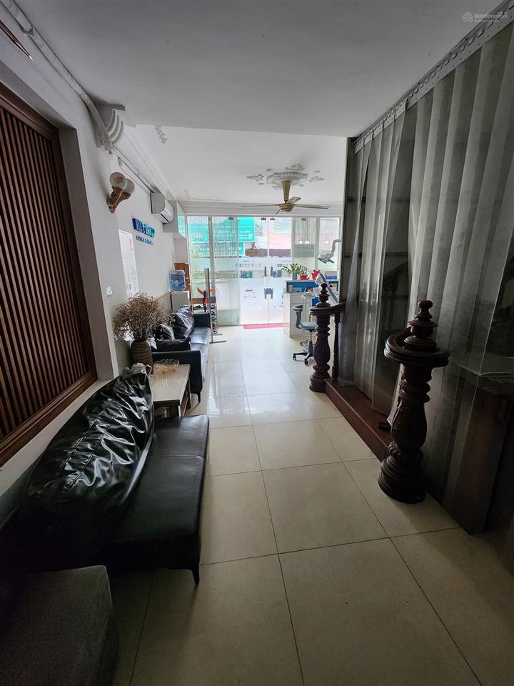 Chuyển nhượng nhà tại q. đống đa . có vỉa hè . dt50m2 . mt4.3m . xây 5 tầng . giá chào 23 tỷ