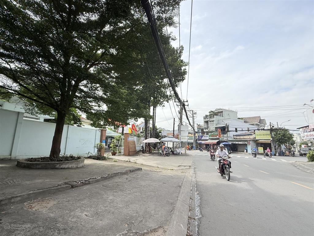 Bán lô đất đường thông xe tải ngay chợ tam hà, đường bàn cờ xung quanh đều là biệt thự