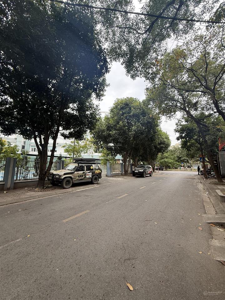 Bán biệt thự khu đô thị sài đồng 180m2, 4 tầng, mặt tiền 12m, giá hơn 50 tỷ