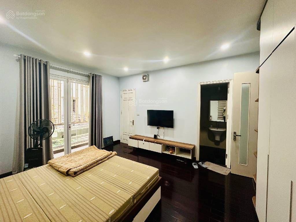 Bán biệt thự khu đô thị sài đồng 180m2, 4 tầng, mặt tiền 12m, giá hơn 50 tỷ