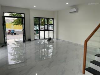 Biệt thự song lập vin q9 200m²  hoàn thiện đẹp  giá chỉ 35tr/tháng