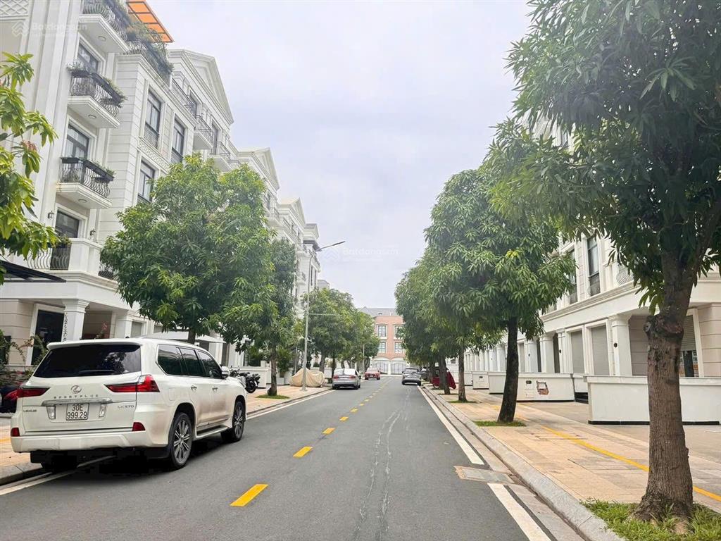 Nhà phố liền kề mặt tiền gần trường học vinschool  dt 84m2, giá chỉ 17 tỷ