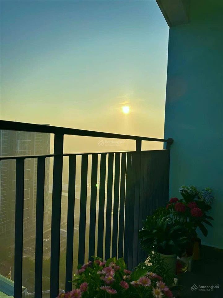 Căn góc 3pn toà r103 view hồ và công viên, chủ cần bán gấp