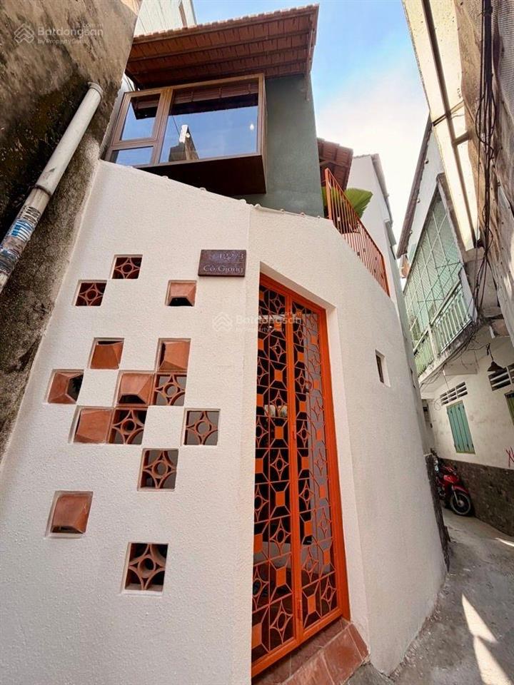 Bán nhà p cầu kiệu,phú nhuận.sát hẻm xe hơi,3pn,full nội thất,chỉ nhỉnh 5 tỷ