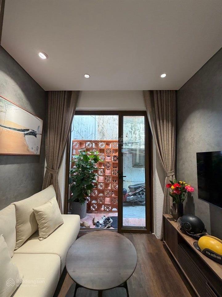 Bán nhà p cầu kiệu,phú nhuận.sát hẻm xe hơi,3pn,full nội thất,chỉ nhỉnh 5 tỷ