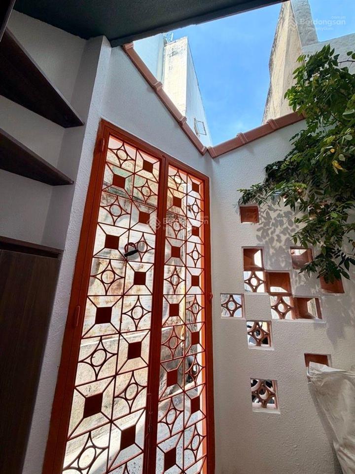 Bán nhà p cầu kiệu,phú nhuận.sát hẻm xe hơi,3pn,full nội thất,chỉ nhỉnh 5 tỷ