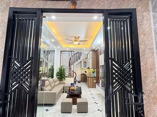 Chính chủ cần bán căn nhà 37m2 5 tầng 5.7 tỷ sổ đỏ gần trung tâm giao thông thuận tiện.