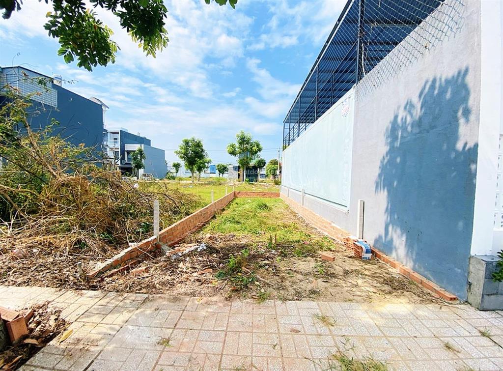 Bán đất cát tường phú sinh giá rẻ dt  4x15=60m2 shr giá  890tr bao hết chủ đã xây ranh sạch đẹp