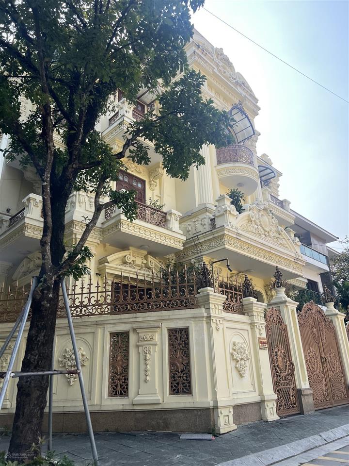 Bán biệt thự Lão thành cách mạng - Trần Kim Xuyến - chủ bán kín 260m2 x 5t thang máy - nội thất vip gỗ hương 125 tỷ