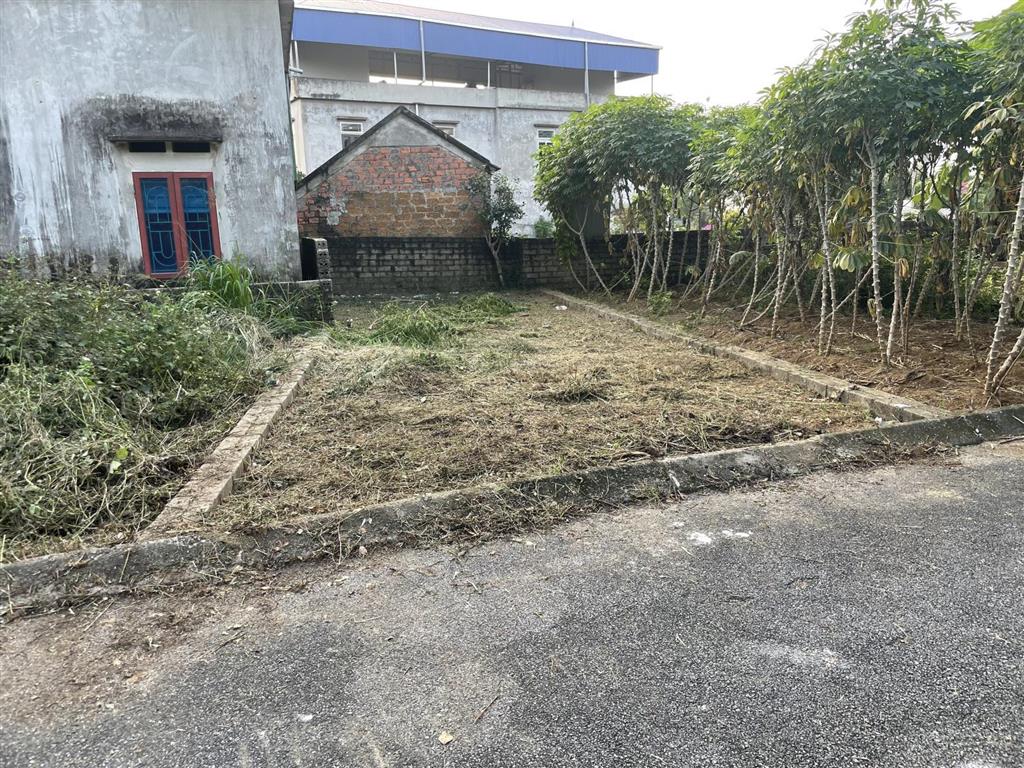 Em bán 60m2 tân xã gần sát cnc hoà lạc xung quanh nhiều nhà trọ đường ô tô vào tận đất