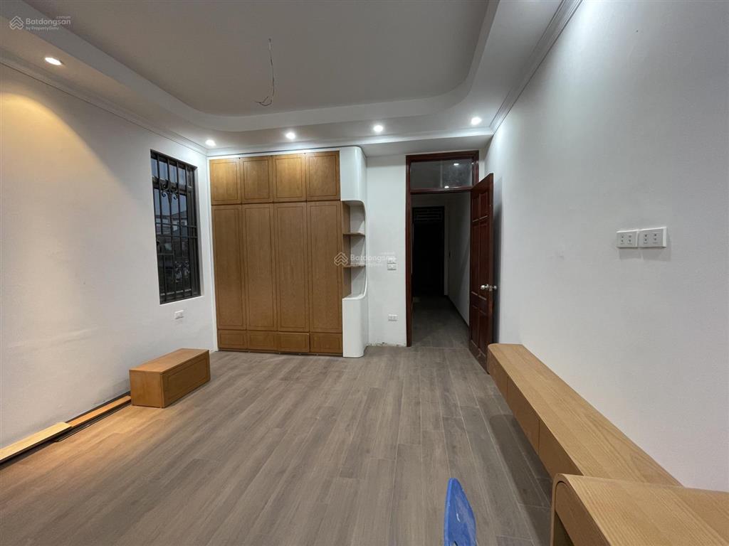 Đất vuông vắn, ô tô vinfast, kia morning đỗ cửa, nhà mới toanh, ngõ thông thoáng, sinh 2 con trai