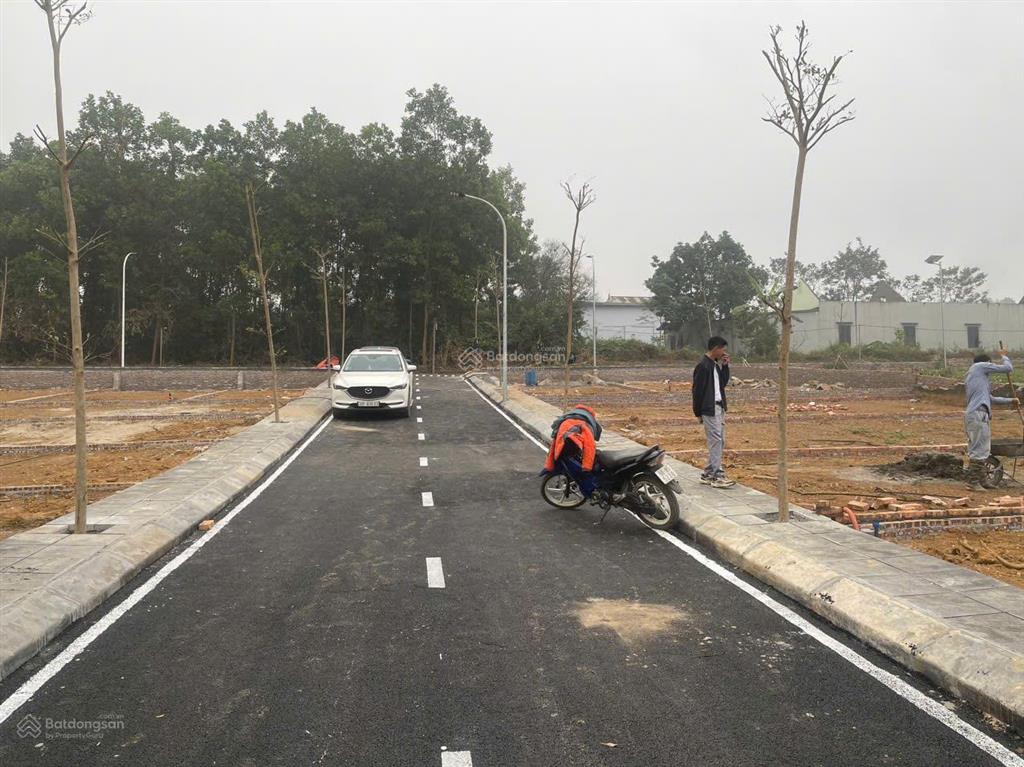 Đất đối diện khu công nghiệp , cạnh dự án utopia .