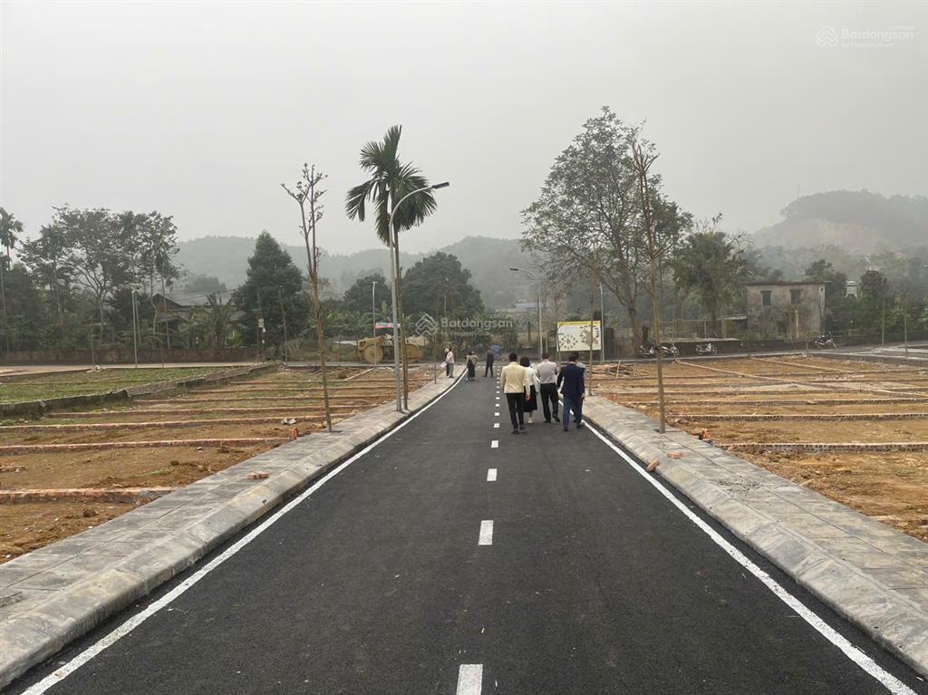 Đất đối diện khu công nghiệp , cạnh dự án utopia .