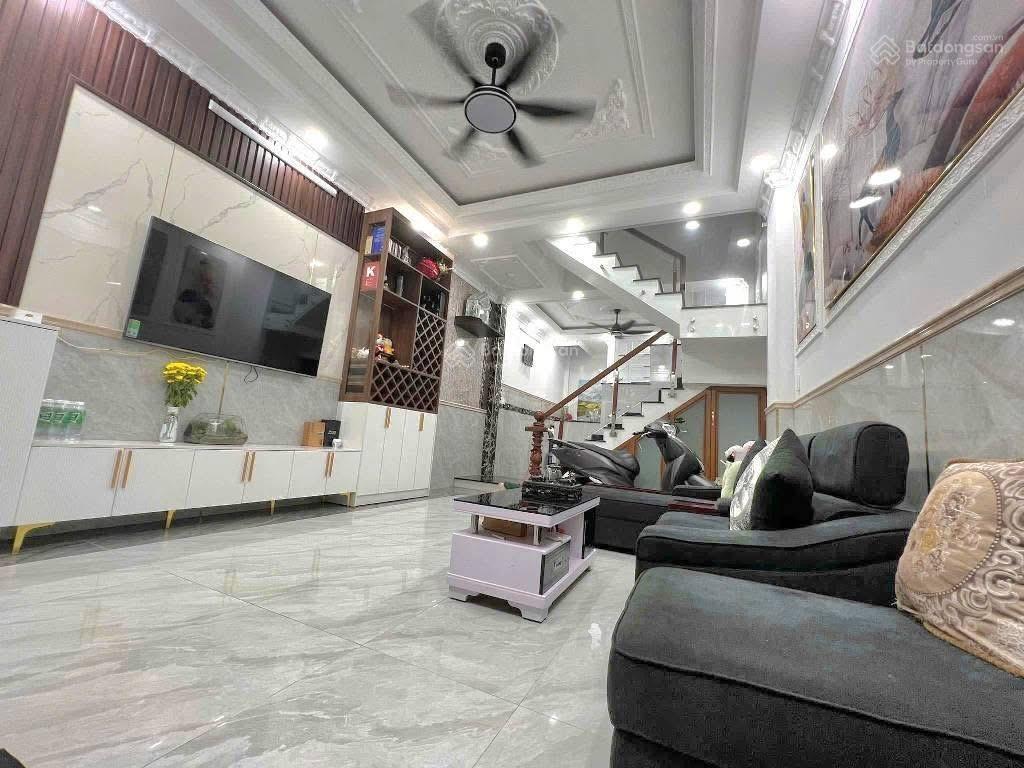 2 tỷ 200 bán nhà nguyễn suý, tân phú 55m2 full nội thất. cho thuê 18  20tr / tháng trong khu vực