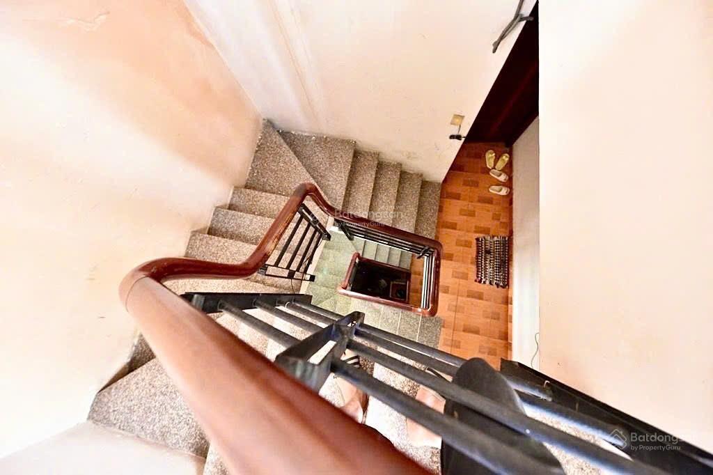 Nhà chdv lâu năm, nở hậu  cách mạng tháng 8  4/5x16m (74m2), 5 tầng  12.5tỷ