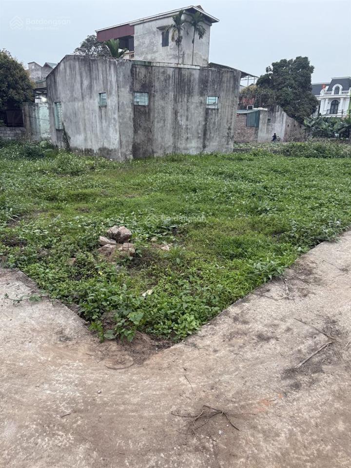 Chính chủ cần bán mảnh đất 45m2 2tỷ sổ đỏ gần chợ gần trường học trung tâm giao thông thuận tiện.