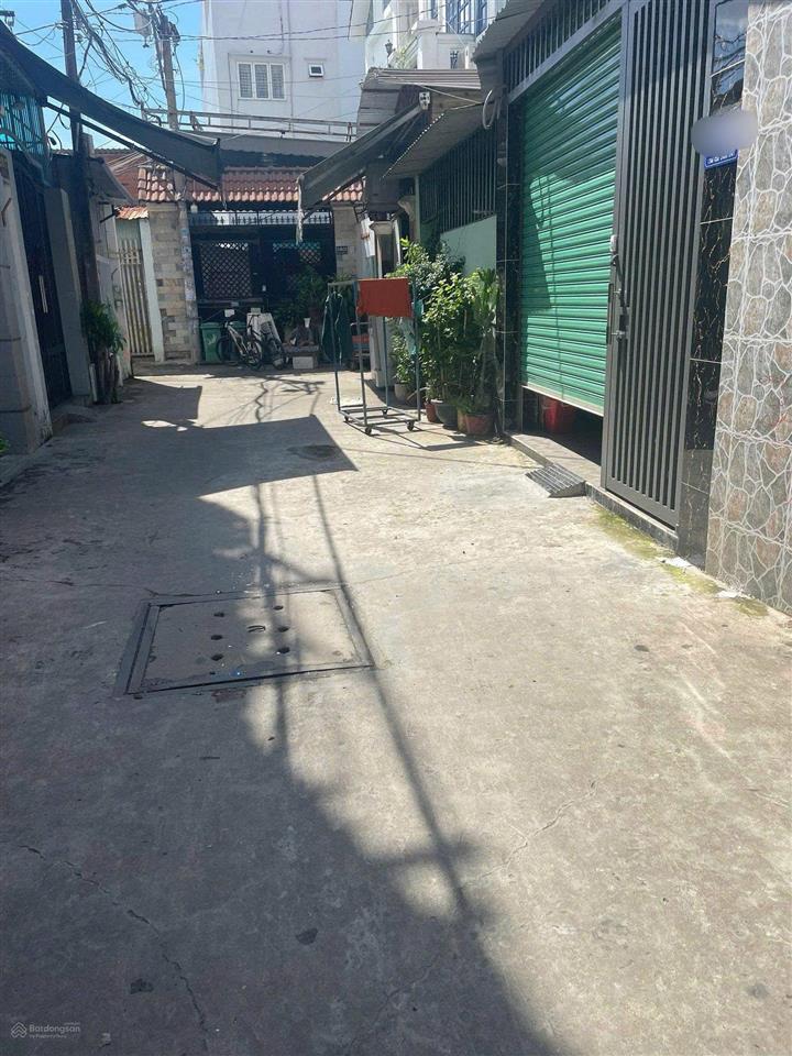 Bán nhà cấp 4 1/ ngắn đường đông hưng thuận 2. dt 8m x 30m, đường xe hơi 5m giá 12.5 tỷ