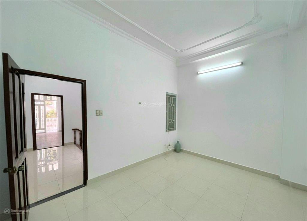 Hiếm nhà bán sát mặt tiền trần não, quận 2  56m2 (4.5x12.3) vuông a4  3 tầng đúc  hẻm xe hơi 6m