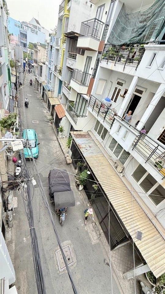 Tân phú giáp tân phú  gần khu bàu cát  nhà 3 tầng 51m2  hẽm 8m nhựa thông  sổ vuông đẹp  8.2t
