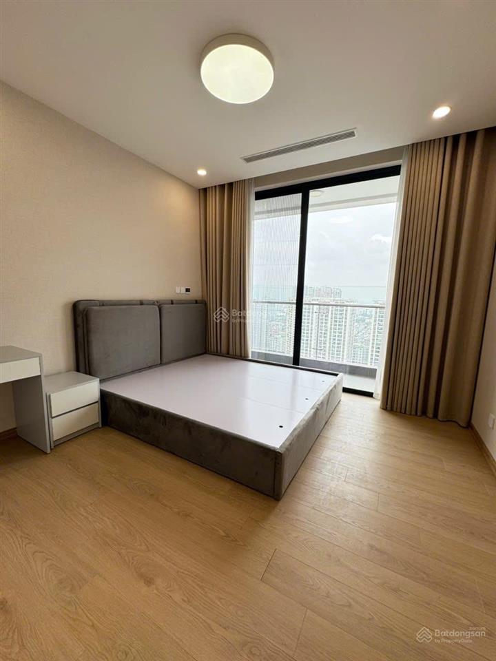 Em thùy cho thuê gấp căn hộ 2pn the zei, nội thất cơ bản 16.5tr/th  hỗ trợ đàm giá tốt nhất