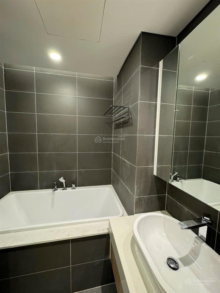 Em thùy cho thuê gấp căn hộ 2pn the zei, nội thất cơ bản 16.5tr/th  hỗ trợ đàm giá tốt nhất