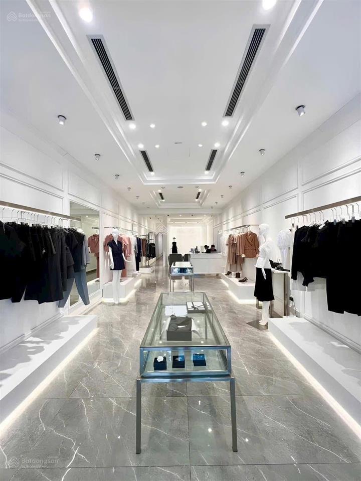 Cho thuê nhà mặt phố phủ doãn ,vị trí sầm uất,diện tích32m2,riêng biệt không chung đụng,rất đẹp