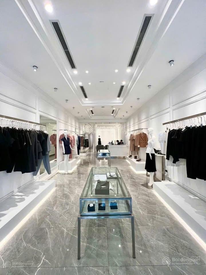 Cho thuê nhà mặt phố phủ doãn ,vị trí sầm uất,diện tích32m2,riêng biệt không chung đụng,rất đẹp