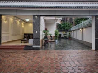 Hàng hiếm  biệt thự sân vườn cổ nhuế  sang xịn  yên bình  đỗ cả chục ô tô  dt 120m2  mt 8.5m