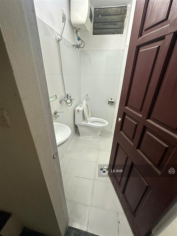 Cho thuê nhà ngõ 898 đường láng, đống đa. 35m2 xây 5 tầng, giá 10tr