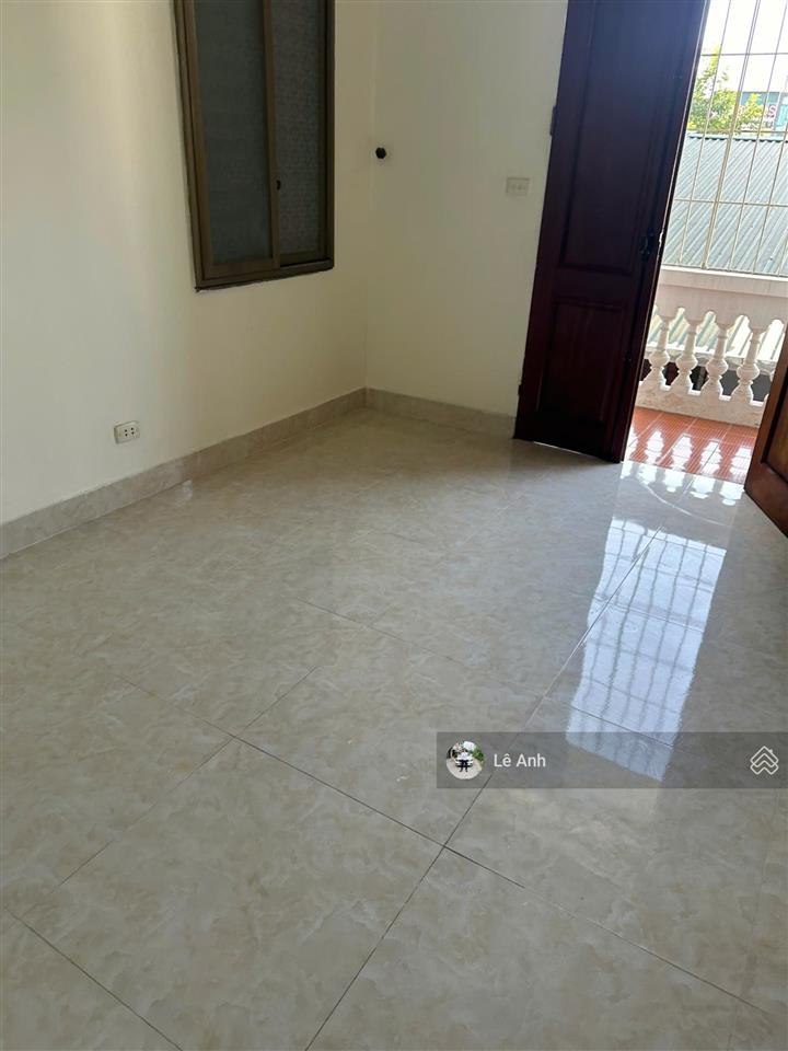 Cho thuê nhà ngõ 898 đường láng, đống đa. 35m2 xây 5 tầng, giá 10tr