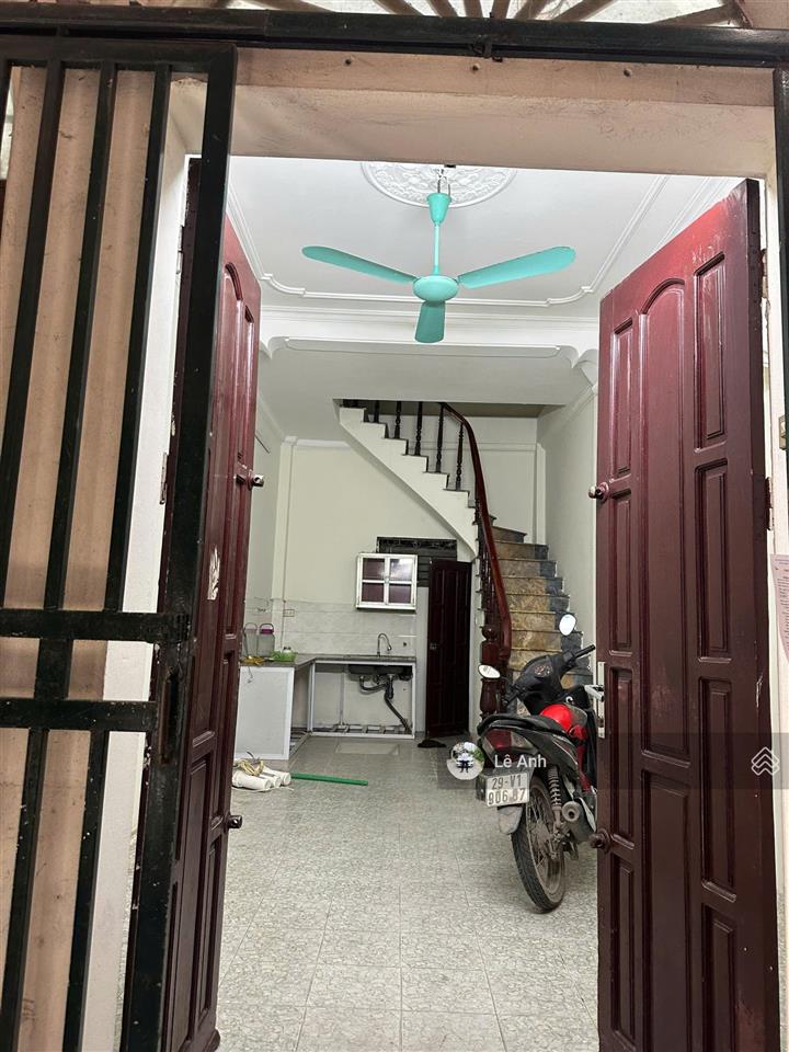 Cho thuê nhà ngõ 898 đường láng, đống đa. 35m2 xây 5 tầng, giá 10tr