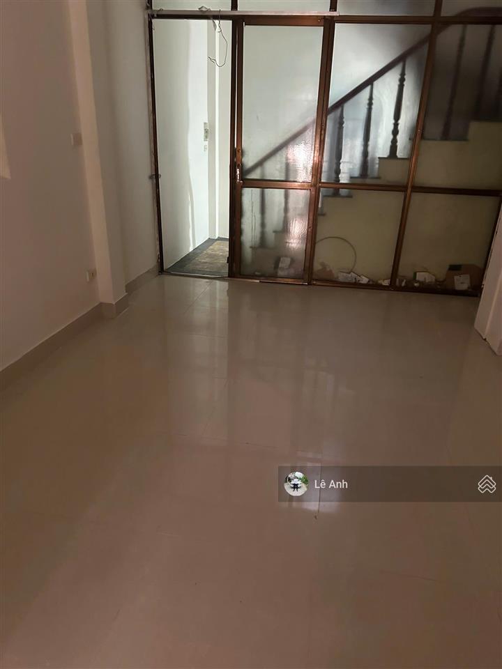 Cho thuê nhà ngõ 898 đường láng, đống đa. 35m2 xây 5 tầng, giá 10tr